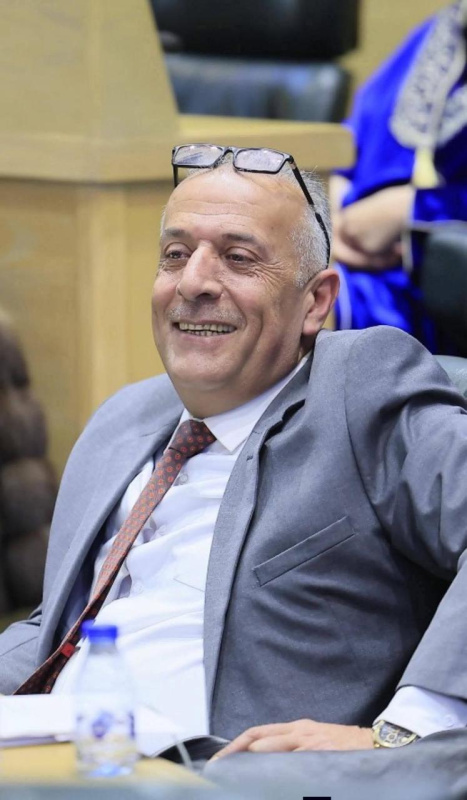 النائب محمد بني ملحم يجري عملية