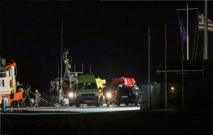 مصرع 15 مهاجرا باصطدام سفينة خفر