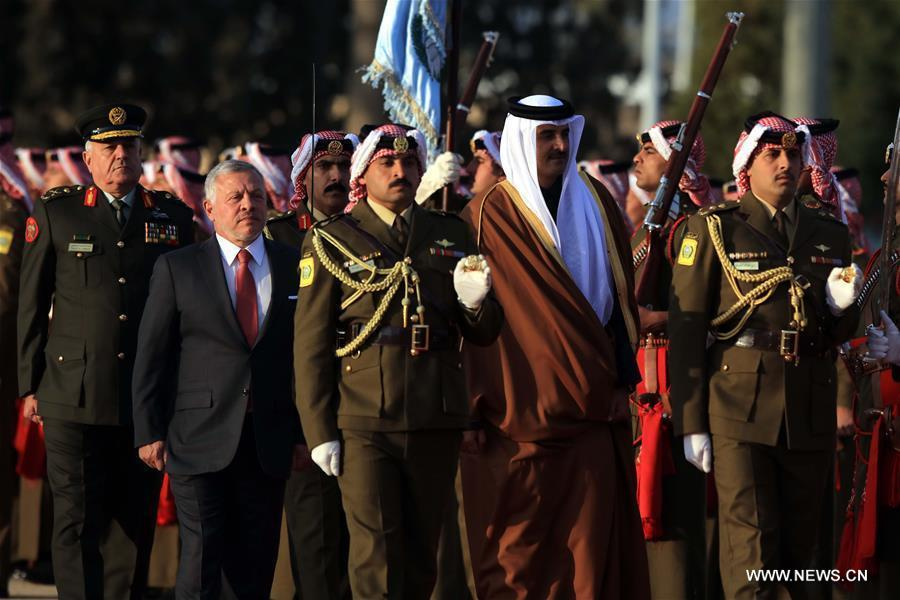 الشيخ تميم بن حمد يعزي الملك