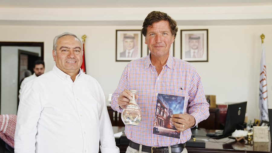 البريزات يستقبل المذيع الأمريكي الشهير تاكر