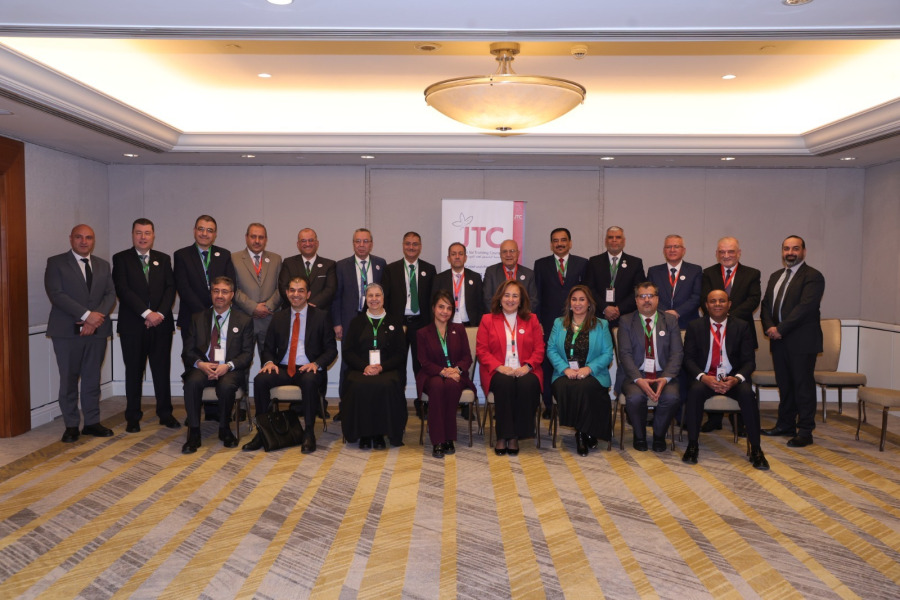 رئيس جامعة البترا يدعو إلى برامج