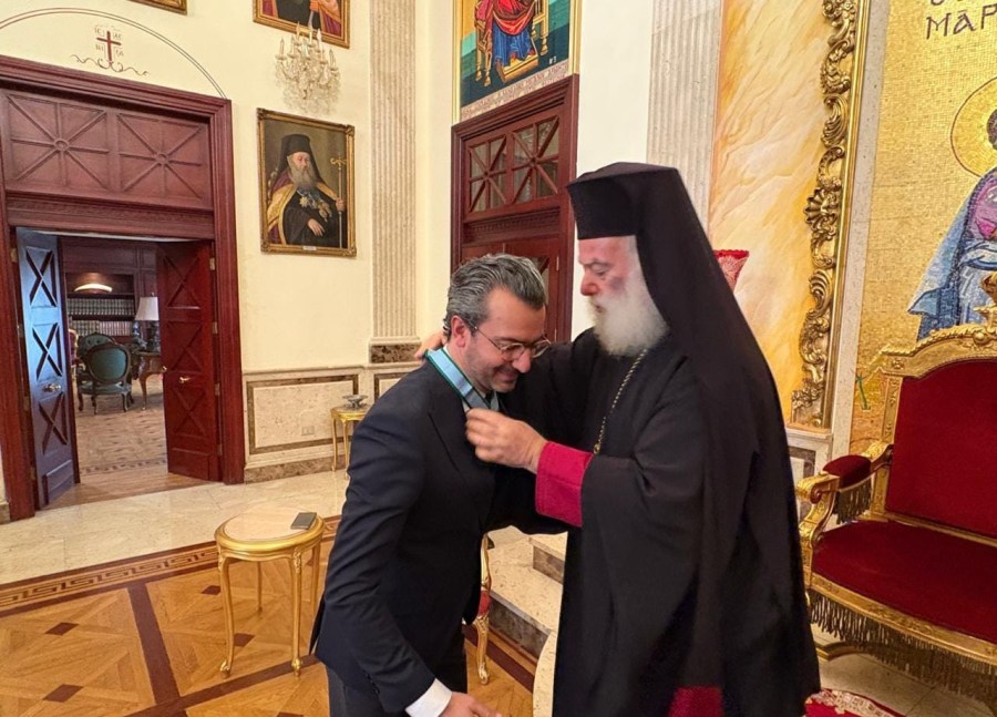 البطريرك ثيودوروس ينعم على الأردني فؤاد