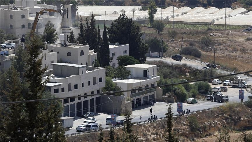 خبراء: الاحتلال قد يعلق عسكريا قوانين