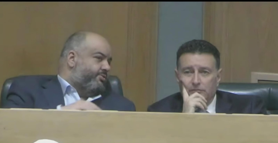 حديث جانبي تحت القبة يجمع الخشمان