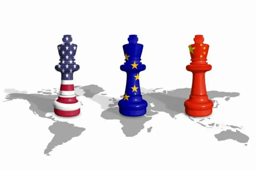 أوروبا بين رسوم أميركا وتسونامي الصين..