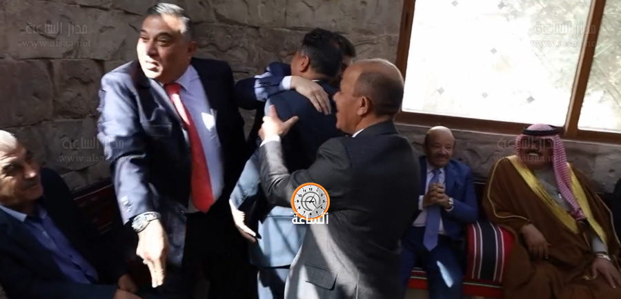 عناق سريع في منزل الشياب.. يعيد