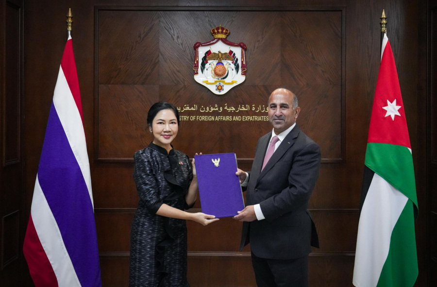 الخارجية تتسلم أوراق سفيرة تايلند جيرابون