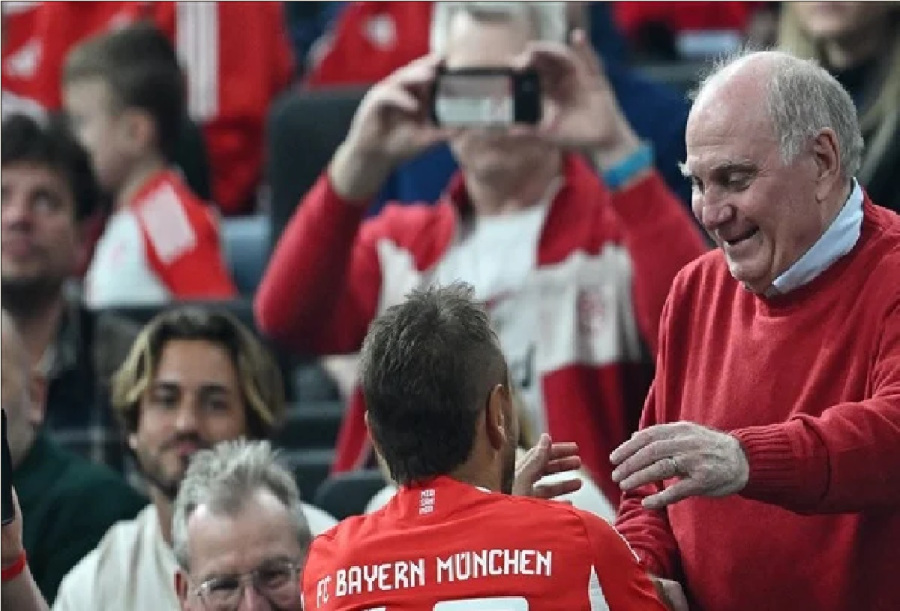 هونيس يشن هجوما عنيفا على وكلاء