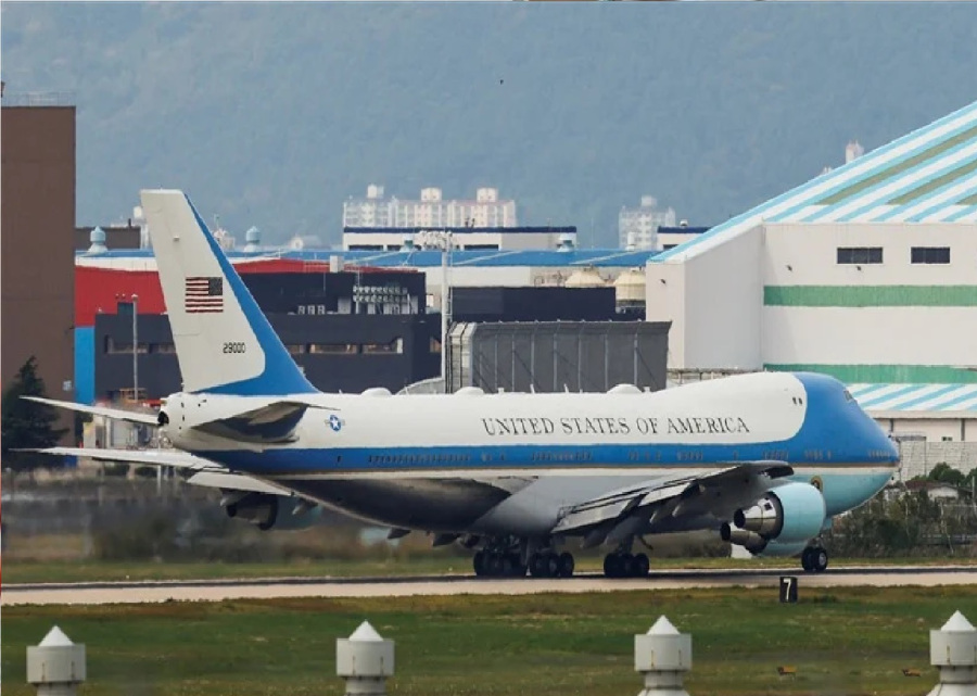 ترامب يريد تغير لون الطائرة الرئاسة