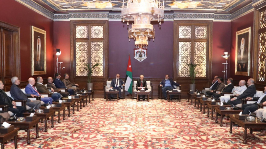 العيسوي يستقبل وفدا من تجمع عشائر