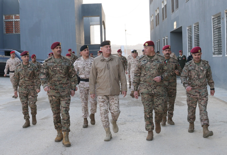 الحنيطي يزور مدرسة القوات الخاصة و