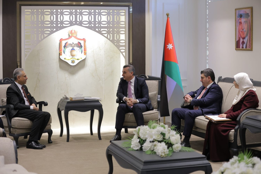 الخارجية النيابية تلتقي السفير اليمني لدى