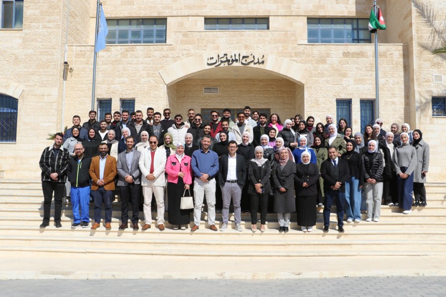 جامعة الزرقاء تختتم فعاليات برنامج Dental