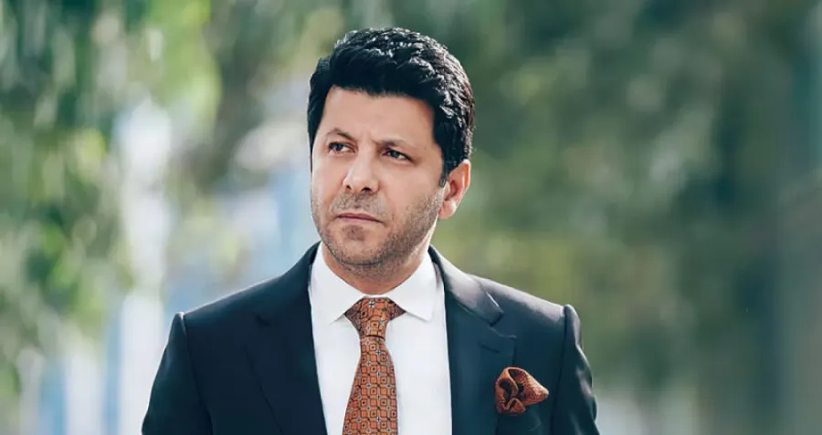 ليش بتحكي مصري؟.. إياد نصار يرد