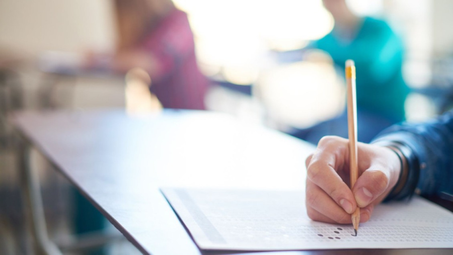 مختصون: إلغاء امتحان الشامل قرار استراتيجي