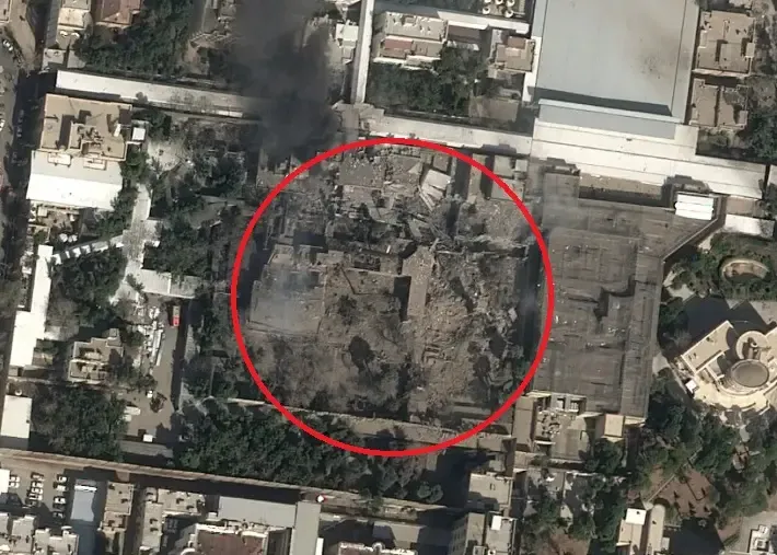 إسرائيل تعلن مقتل خامنئي وعرض صورة