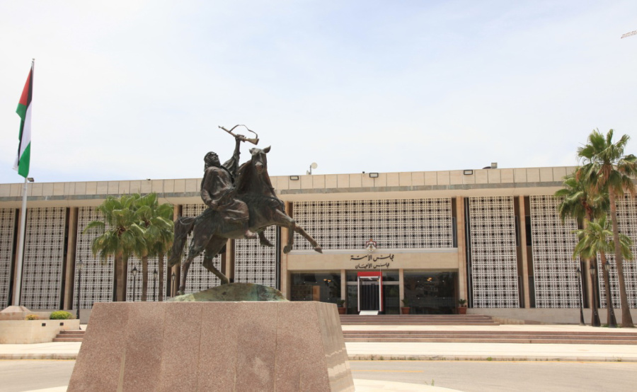 إدارية الأعيان تناقش تعديلات نظام إدارة