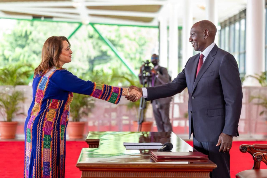 السفيرة رولان محمود سمارة تقدم أوراق