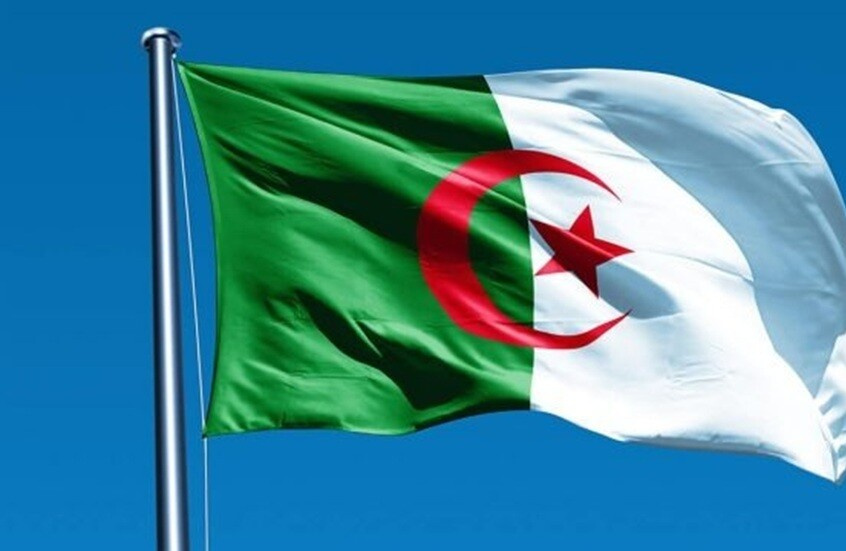 الجزائر.. مقتل طيارين وإصابة 4 من