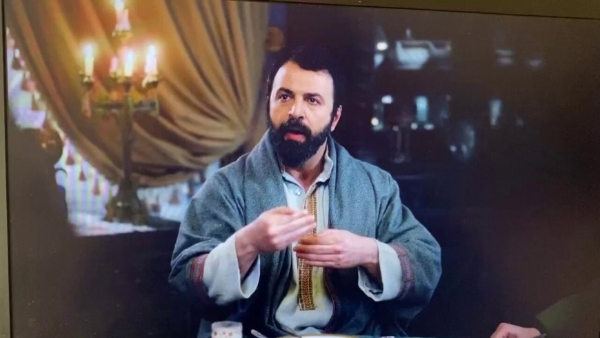 شاهد.. تيم حسن يثير الجدل بتقليده