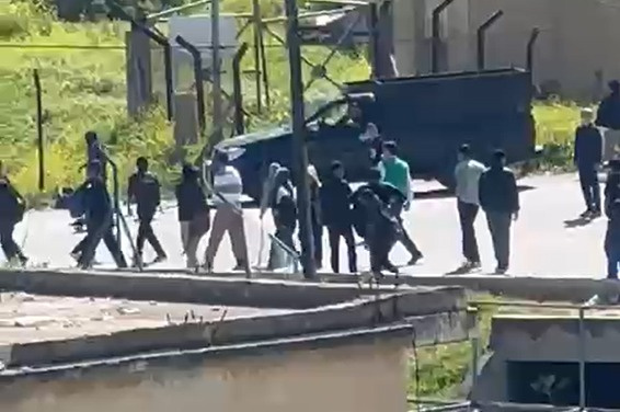 اعتداء بالعصي والهراوات على طلاب بعد