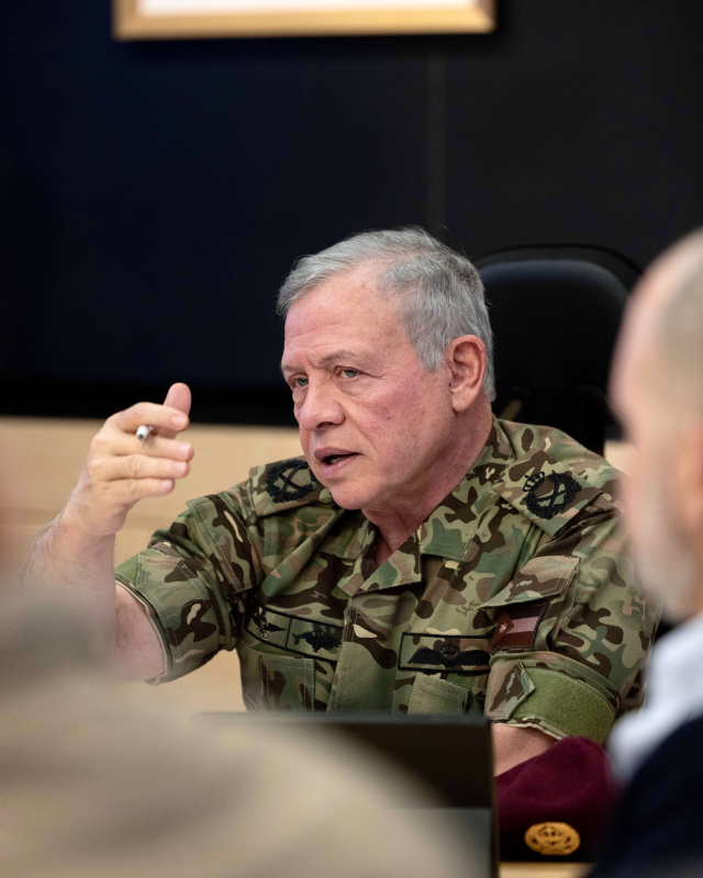 الملك يترأس اجتماعا في المركز الوطني