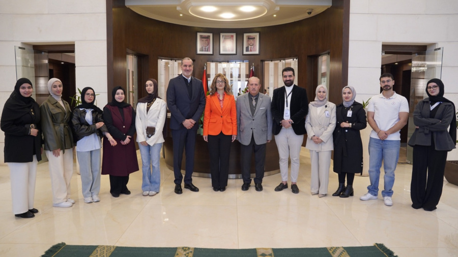 تكريم طلبة من الشرق الأوسط لنجاحهم