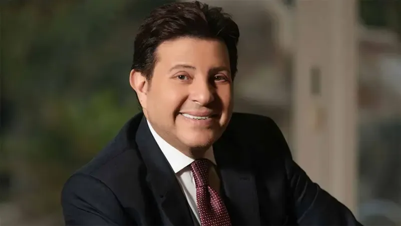 الفنان المصري هاني شاكر إلى باريس