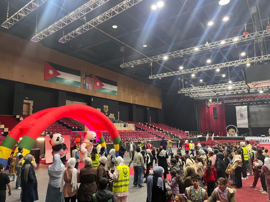 عمان الأهلية تختتم فعاليات إفطارات وكسوة