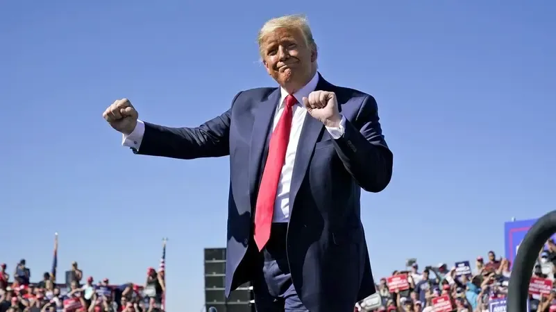 ترامب وزوجته يهنئان مسلمي الولايات المتحدة