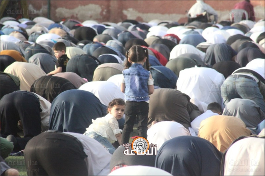 الأردنيون يؤدون صلاة عيد الفطر 