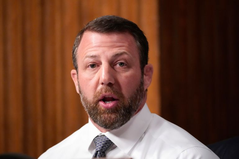 الملك عبدالله الثاني ينقذ بطائرة هليكوبتر