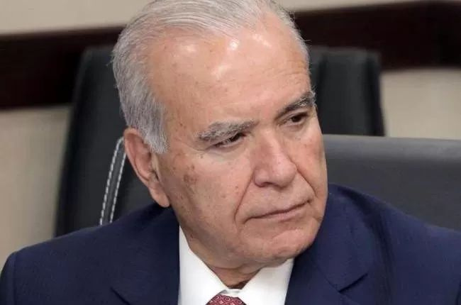 طالبة أردنية تلقي نفسها من طابق