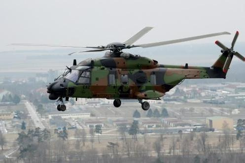 مروحية قطرية تتعرض لخلل فني وتسفط