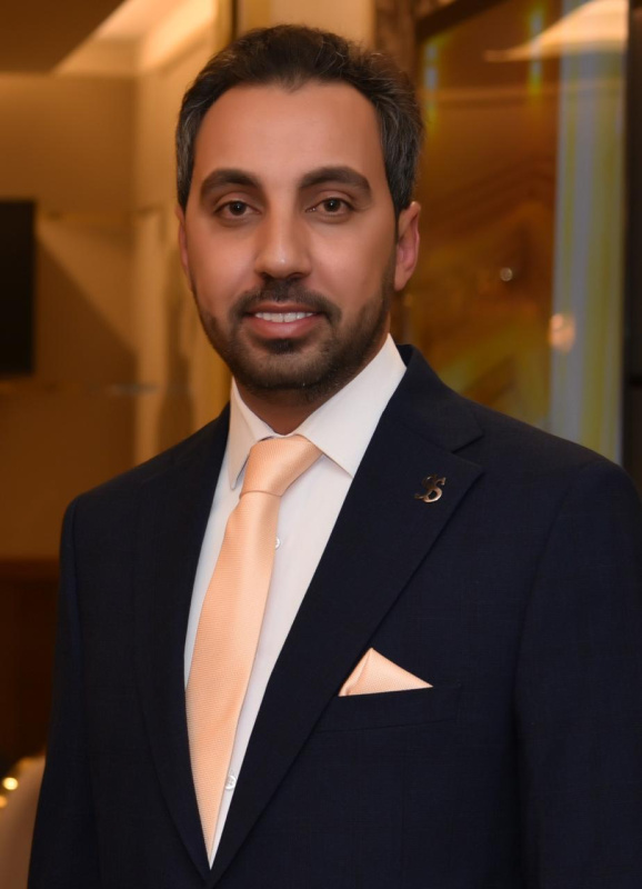 الدكتور سيف الدخيل.. مبارك الخطوبة (صور)