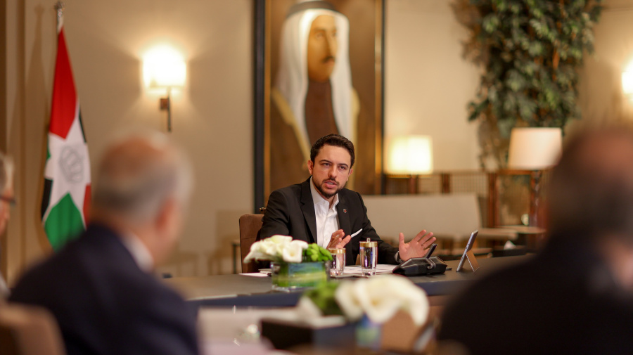 ولي العهد يؤكد أهمية الإسراع في