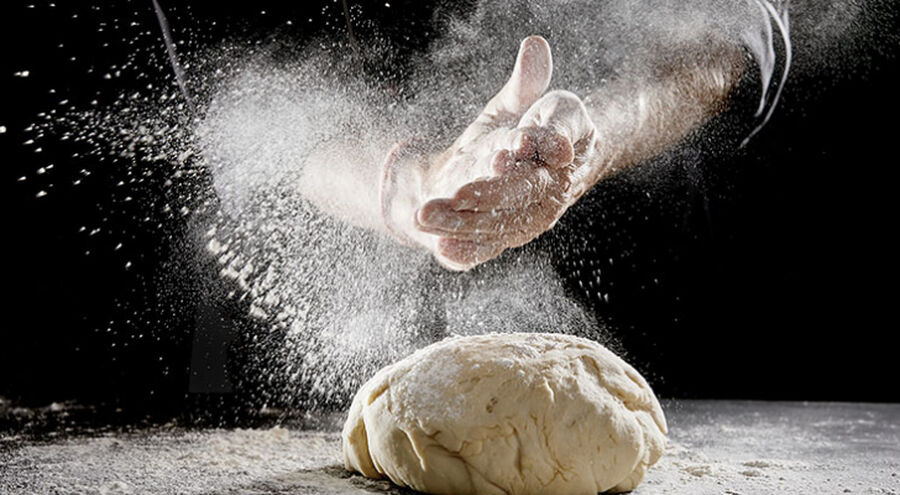 الحكومة تخفض أسعار الطحين والقمح رغم