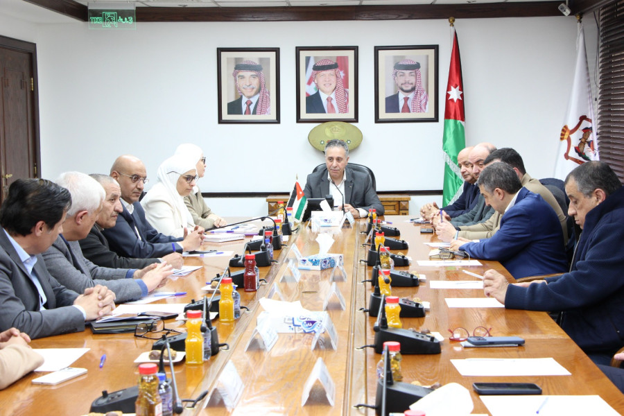 القضاة: الزيوت النباتية متوفرة.. وإجراءات لضبط