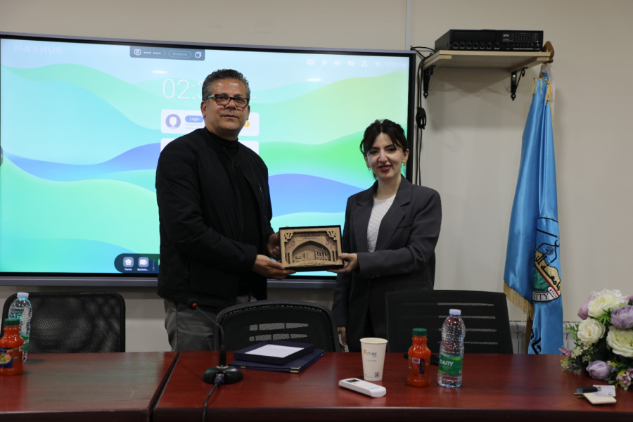 جامعة الزرقاء تنظم محاضرة حول الفكرة