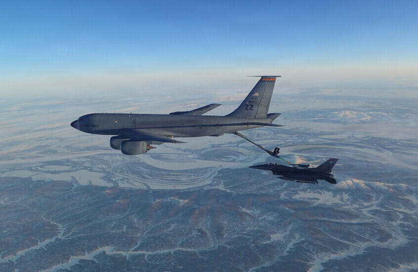 طائرة تزويد بالوقود أمريكية ترسل إشارة