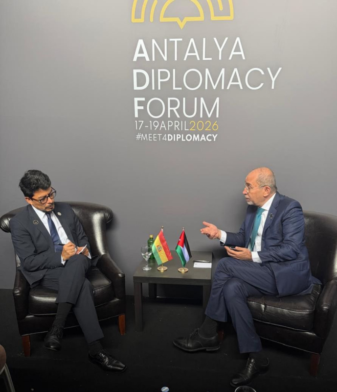 الصفدي يلتقي نظيره البوليفي على هامش