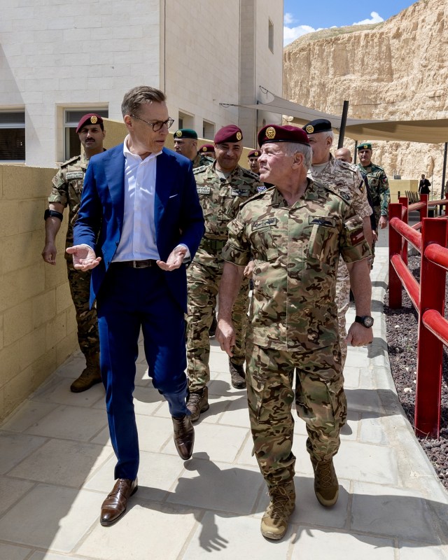 الملك والرئيس الفنلندي يتابعان تمرينا تعبويا