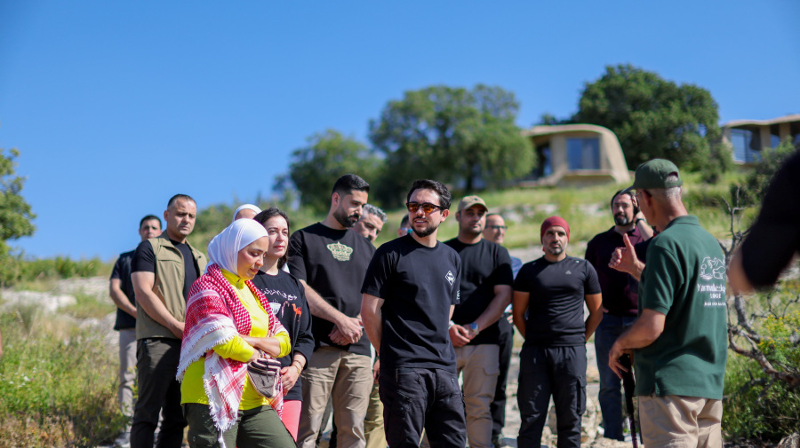 ولي العهد يؤكد أهمية تطوير السياحة