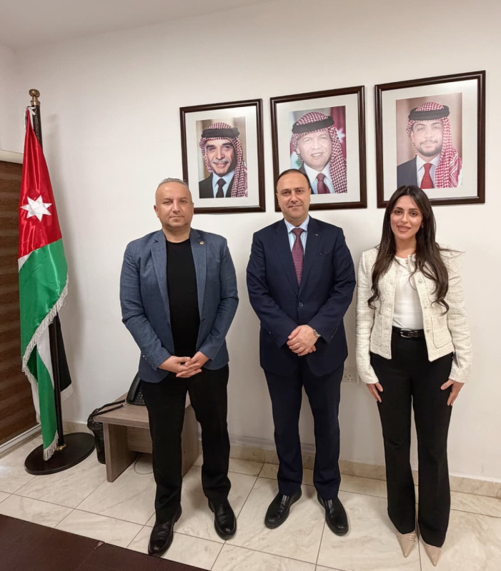 وزير الاتصال الحكومي يشيد بالعمل الإنساني