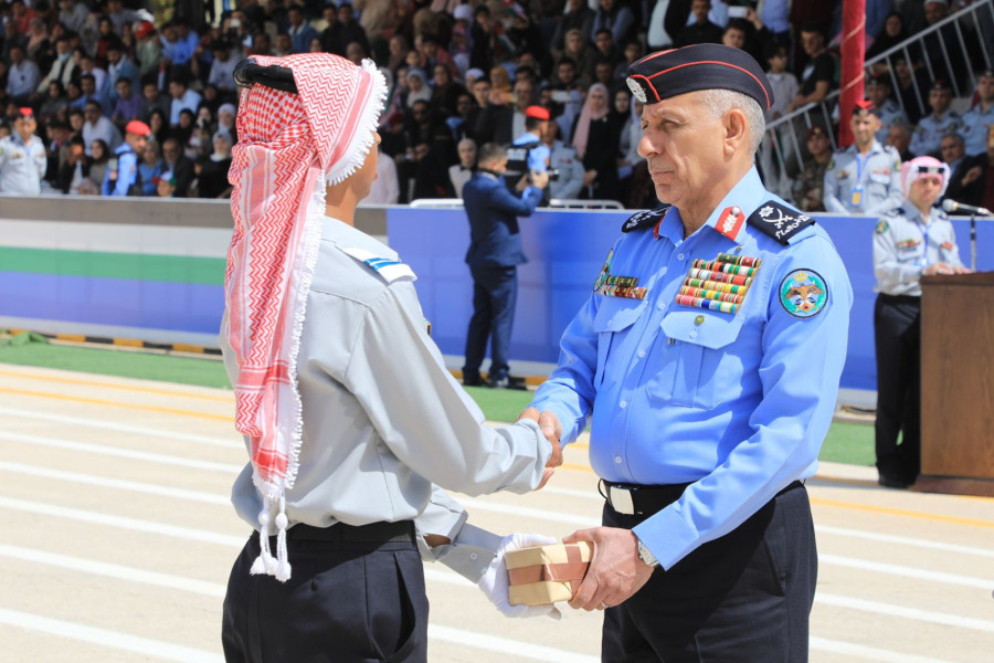 اللواء المعايطة يرعى حفل تخريج طلبة