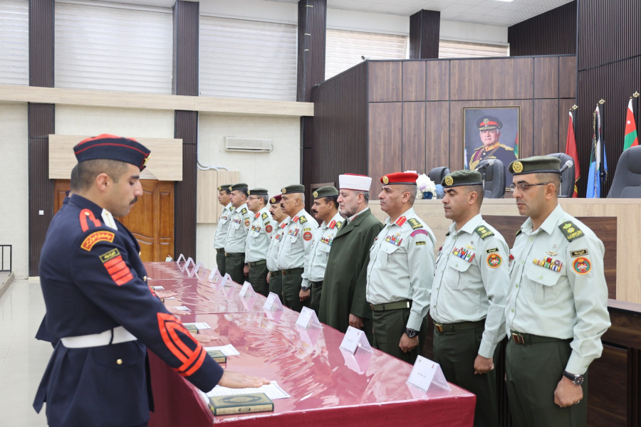 خريجو الفوج الرابع والثلاثين في جامعة