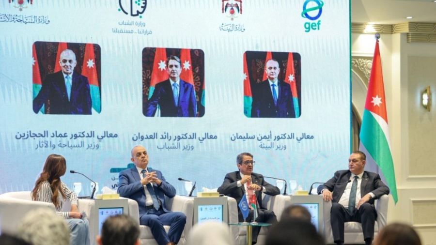طلبة صيدلة عمّان الأهلية يشاركون بملتقى