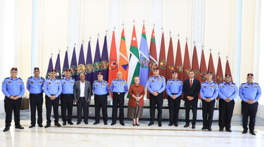 الأميرة عالية بنت الحسين تلتقي اللواء