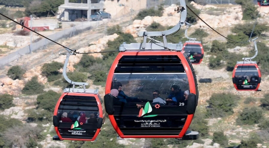 7 آلاف زائر لتلفريك عجلون أمس