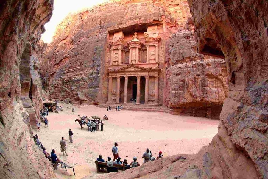 3500 أردني زاروا البترا عبر برنامج